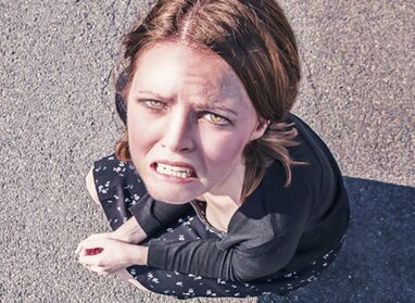 Deklica se je soočila s posledicami augmentacijske mamoplastike